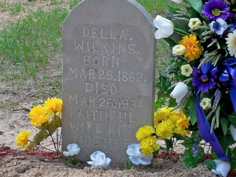 Della's Tomb Stone